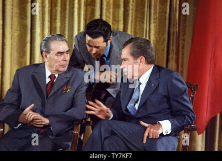Leonid Brejnev et Richard Nixon parle en 1973 Banque D'Images