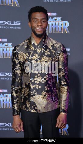 Chadwick Boseman acteur assiste à la première de the motion picture sci-fi 'Black Panther' au Kodak Theater dans la section Hollywood de Los Angeles le 29 janvier 2018. Scénario : T'Challa, après la mort de son père, le roi de Wakanda, revient à la maison à l'isolement, technologiquement avancé nation africaine à réussir au trône et prendre sa juste place en tant que roi. Photo par Jim Ruymen/UPI Banque D'Images