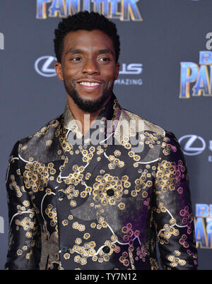 Chadwick Boseman acteur assiste à la première de the motion picture sci-fi 'Black Panther' au Kodak Theater dans la section Hollywood de Los Angeles le 29 janvier 2018. Scénario : T'Challa, après la mort de son père, le roi de Wakanda, revient à la maison à l'isolement, technologiquement avancé nation africaine à réussir au trône et prendre sa juste place en tant que roi. Photo par Jim Ruymen/UPI Banque D'Images