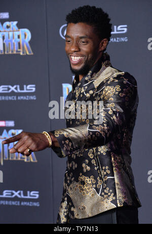 Chadwick Boseman acteur assiste à la première de the motion picture sci-fi 'Black Panther' au Kodak Theater dans la section Hollywood de Los Angeles le 29 janvier 2018. Scénario : T'Challa, après la mort de son père, le roi de Wakanda, revient à la maison à l'isolement, technologiquement avancé nation africaine à réussir au trône et prendre sa juste place en tant que roi. Photo par Jim Ruymen/UPI Banque D'Images