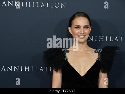 Natalie Portman acteur assiste à la première de the motion picture sci-fi 'Thriller' Annihilation au Regency Village Theatre dans la section de Westwood Los Angeles le 13 février 2018. Scénario : Après le mari d'un biologiste disparaît, elle s'inscrit à une dangereuse expédition secrète, dans une zone de catastrophe écologique, où les lois de la nature ne s'appliquent pas. Photo par Jim Ruymen/UPI Banque D'Images