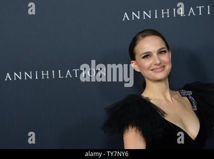 Natalie Portman acteur assiste à la première de the motion picture sci-fi 'Thriller' Annihilation au Regency Village Theatre dans la section de Westwood Los Angeles le 13 février 2018. Scénario : Après le mari d'un biologiste disparaît, elle s'inscrit à une dangereuse expédition secrète, dans une zone de catastrophe écologique, où les lois de la nature ne s'appliquent pas. Photo par Jim Ruymen/UPI Banque D'Images