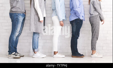 Multi Ethnic people standing in a Row isolé sur fond blanc Banque D'Images