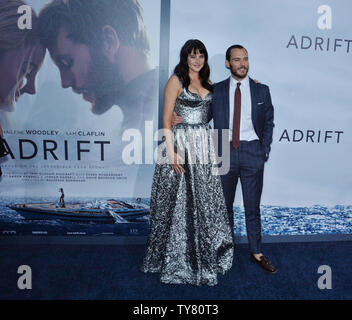 Shailene Woodley et acteurs Sam Claflin assister à la première du film 'romantique' à la dérive au vrai cinéma LA Vivre à Los Angeles le 23 mai 2018. Scénario : Basé sur la véritable histoire de survie, un jeune couple rencontre de hasard les conduit d'abord à l'amour, et ensuite sur l'aventure d'une vie face à l'un des ouragans les plus catastrophiques de l'histoire enregistrée. Photo par Jim Ruymen/UPI Banque D'Images