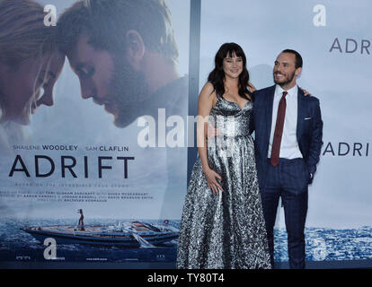 Shailene Woodley et acteurs Sam Claflin assister à la première du film 'romantique' à la dérive au vrai cinéma LA Vivre à Los Angeles le 23 mai 2018. Scénario : Basé sur la véritable histoire de survie, un jeune couple rencontre de hasard les conduit d'abord à l'amour, et ensuite sur l'aventure d'une vie face à l'un des ouragans les plus catastrophiques de l'histoire enregistrée. Photo par Jim Ruymen/UPI Banque D'Images