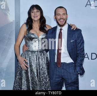 Shailene Woodley et acteurs Sam Claflin assister à la première du film 'romantique' à la dérive au vrai cinéma LA Vivre à Los Angeles le 23 mai 2018. Scénario : Basé sur la véritable histoire de survie, un jeune couple rencontre de hasard les conduit d'abord à l'amour, et ensuite sur l'aventure d'une vie face à l'un des ouragans les plus catastrophiques de l'histoire enregistrée. Photo par Jim Ruymen/UPI Banque D'Images