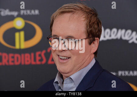 L'écrivain et réalisateur Brad Bird. la voix de Edna Mode dans son nouveau film d'animation comédie de science-fiction 'Incredibles 2' assiste à la première du film dans la section Hollywood de Los Angeles le 5 juin 2018. Scénario : Bob Parr (M. Incroyable) est laissé aux soins pour Instrumentenkabel Klinke-winkelklinke alors que Helen (Elastigirl) n'est pas sauver le monde. Photo par Jim Ruymen/UPI Banque D'Images