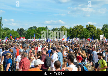 Prague, République tchèque - Le 23 juin 2019 : foule de personnes manifestations contre le premier ministre et ministre de la Justice Babis sur Letna, Letenska plan. Manifestation appelant à la démission. La protestation, la démocratie. Banque D'Images