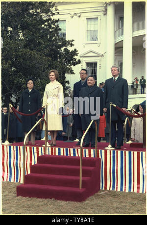 Madame Zhuo Lin, Rosalynn Carter, Deng Xiaoping et Jimmy Carter lors de la cérémonie d'arrivée pour le vice-Premier Ministre de la Chine. Banque D'Images