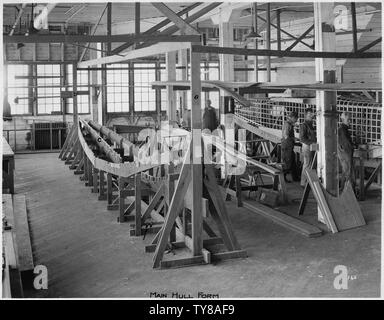 Forme de coque principale ; la portée et contenu : Les photographies illustrant les procédés de fabrication utilisés dans la construction de l'HS-2L bateaux volants par la Boeing Airplane Company. Banque D'Images