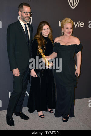 (R-L) Patricia Arquette, sa fille Harlow Olivia Calliope Jane et Eric White assister à la 20e assemblée annuelle et Warner Brothers InStyle Golden Globes Après-party au Beverly Hilton à Beverly Hills, Californie le 6 janvier 2019. Photo par Christine Chew/UPI Banque D'Images