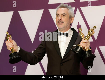 Alfonso Cuaron, gagnant du meilleur film en langue étrangère, meilleur réalisateur et Meilleure Photographie pour 'Roma' apparaît, avec ses coulisses pendant la 91e Oscars Awards à l'hôtel Loews Hollywood Hotel dans la section Hollywood de Los Angeles le 24 février 2019. Photo de John Angelillo/UPI Banque D'Images