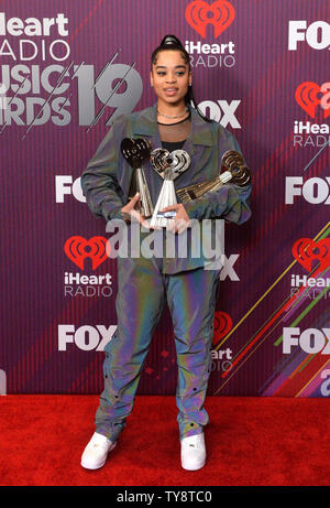 Ella Mai, remporte le prix de l'artiste R&B de l'année, Meilleur nouvel artiste R&B, et chanson R&B de l'année pour 'Boo'd Up,', apparaît au cours de la sixième édition annuelle des backstage iHeartRadio Music Awards lors du Microsoft Theatre de Los Angeles, Californie le 14 mars 2019. Le prix annuel de l'émission sera diffusée en direct sur Fox. Photo par Jim Ruymen/UPI Banque D'Images