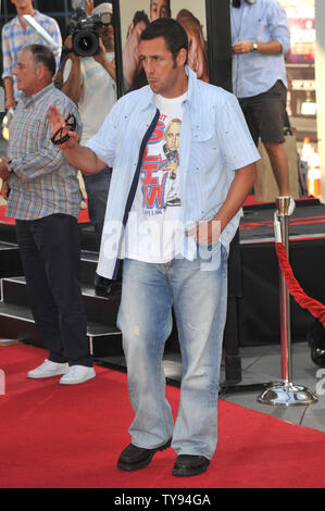 LOS ANGELES, CA. 20 juillet 2009 : Adam Sandler lors de la première mondiale de son nouveau film "Funny People" à l'Arclight Theatre, à Hollywood. © 2009 Paul Smith / Featureflash Banque D'Images