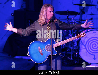 Chanteur Ed Roland de Collective Soul effectue au Mandalay Bay Casino à Las Vegas le 28 mars 2008. Le groupe joue un concert acoustique à l'appui de leur récent album 'ensuite'. (Photo d'UPI/Daniel Gluskoter) Banque D'Images