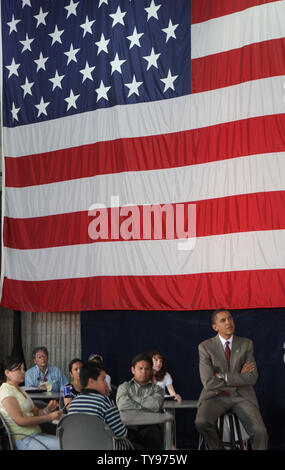 Barack Obama apparaît au College of Southern Nevada à North Las Vegas le 27 mai 2008. La présomption de candidat démocrate à la présidence a pris part à une discussion sur la protection de l'accession à la propriété avec les résidents locaux. (Photo d'UPI/Daniel Gluskoter) Banque D'Images