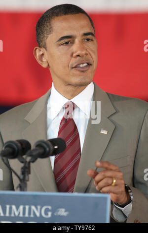 Barack Obama apparaît au College of Southern Nevada à North Las Vegas le 27 mai 2008. La présomption de candidat démocrate à la présidence a pris part à une discussion sur la protection de l'accession à la propriété avec les résidents locaux. (Photo d'UPI/Daniel Gluskoter) Banque D'Images