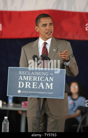 Barack Obama apparaît au College of Southern Nevada à North Las Vegas le 27 mai 2008. La présomption de candidat démocrate à la présidence a pris part à une discussion sur la protection de l'accession à la propriété avec les résidents locaux. (Photo d'UPI/Daniel Gluskoter) Banque D'Images
