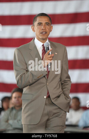 Barack Obama apparaît au College of Southern Nevada à North Las Vegas le 27 mai 2008. La présomption de candidat démocrate à la présidence a pris part à une discussion sur la protection de l'accession à la propriété avec les résidents locaux. (Photo d'UPI/Daniel Gluskoter) Banque D'Images