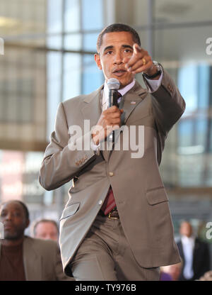 Barack Obama apparaît au College of Southern Nevada à North Las Vegas le 27 mai 2008. La présomption de candidat démocrate à la présidence a pris part à une discussion sur la protection de l'accession à la propriété avec les résidents locaux. (Photo d'UPI/Daniel Gluskoter) Banque D'Images