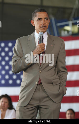 Barack Obama apparaît au College of Southern Nevada à North Las Vegas le 27 mai 2008. La présomption de candidat démocrate à la présidence a pris part à une discussion sur la protection de l'accession à la propriété avec les résidents locaux. (Photo d'UPI/Daniel Gluskoter) Banque D'Images