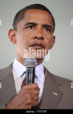 Barack Obama apparaît au College of Southern Nevada à North Las Vegas le 27 mai 2008. La présomption de candidat démocrate à la présidence a pris part à une discussion sur la protection de l'accession à la propriété avec les résidents locaux. (Photo d'UPI/Daniel Gluskoter) Banque D'Images