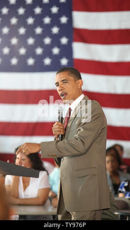 Barack Obama apparaît au College of Southern Nevada à North Las Vegas le 27 mai 2008. La présomption de candidat démocrate à la présidence a pris part à une discussion sur la protection de l'accession à la propriété avec les résidents locaux. (Photo d'UPI/Daniel Gluskoter) Banque D'Images