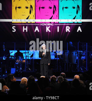 William Mebarak Chadid chante une chanson à sa fille Shakira qui a été honoré à titre de la personne de l'année, lors d'un dîner de remise des prix Grammy latin au Mandalay Bay Resort and Casino à Las Vegas le 9 novembre 2011. UPI/Jim Ruymen Banque D'Images