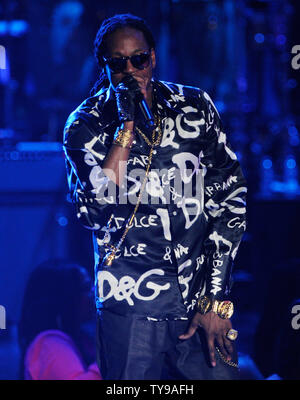 L'artiste d'enregistrement 2 Chainz effectue au cours de la Soul Train Awards 2012 à PH Live au Planet Hollywood Resort & Casino à Las Vegas, Nevada le 08 novembre, 2012. UPI/David Becker Banque D'Images