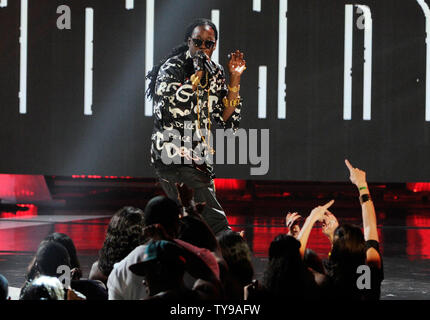 L'artiste d'enregistrement 2 Chainz effectue au cours de la Soul Train Awards 2012 à PH Live au Planet Hollywood Resort & Casino à Las Vegas, Nevada le 08 novembre, 2012. UPI/David Becker Banque D'Images