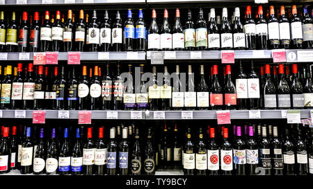 Le marché des boissons alcoolisées ont été de 837 milliards de dollars en 2017 soit une augmentation de 3 %. Le marché du vin lui-même va atteindre 439 milliards $ en 2023. Banque D'Images