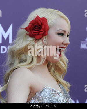 RaeLynn Singer arrive à la 48e académie annuelle des Country Music Awards à l'hôtel MGM de Las Vegas, Nevada le 7 avril 2013. UPI/David Becker Banque D'Images