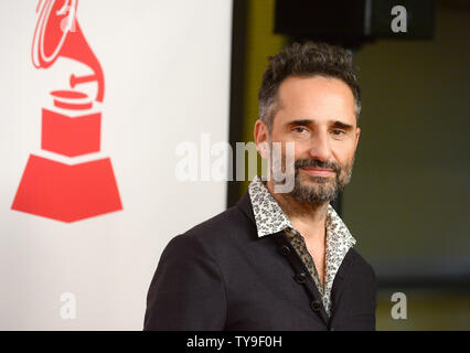 Singer Jorge Drexler arrive à l'Académie de l'enregistrement de la personne de l'année hommage à Joan Manuel Serrat au Mandalay Bay Events Center à Las Vegas, Nevada le 19 novembre 2014. UPI/Jim Ruymen Banque D'Images