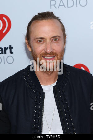 David Guetta arrive dans la salle de presse pour l'iHeartRadio Music Festival au MGM Grand Hotel à Las Vegas, Nevada le 18 septembre 2015. Photo de James Atoa/UPI Banque D'Images