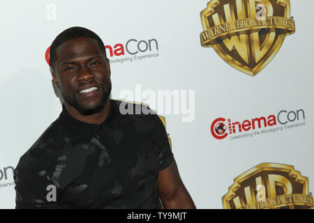 L'acteur Kevin Hart arrive pour la Warner Bros Pictures Présentation au CinemaCon 2016, le Colosseum du Caesars Palace, Las Vegas, Nevada le 12 avril 2016. Photo de James Atoa/UPI Banque D'Images