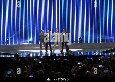 Les Backstreet Boys effectuer sur scène pendant le concours Miss USA à concurrence T-Mobile Arena de Las Vegas, Nevada le 5 juin 2016. Photo de James Atoa/UPI Banque D'Images