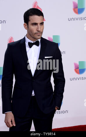 L'artiste d'enregistrement Miguel Angel Silvestre arrive sur le tapis rouge pour la 17e édition de Latin Grammy Awards à T-Mobile Arena de Las Vegas, Nevada le 17 novembre 2016. Photo par Jim Ruymen/UPI Banque D'Images