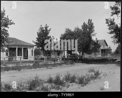 De nouvelles résidences de la ville de Mitchell, Nebr. ; Portée et contenu : la photo d'un volume d'une série d'albums de photos documentant la construction de barrage de Pathfinder et d'autres unités sur le projet North Platte dans le Wyoming et le Nebraska. Banque D'Images