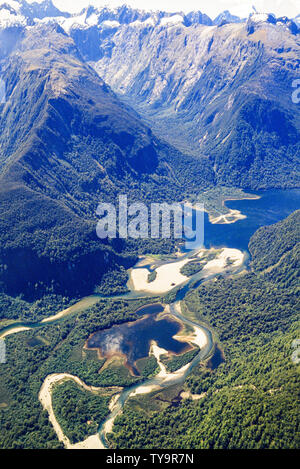 Nouvelle Zélande, île du Sud. En survolant les Alpes du sud en route pour Milford Sound. Nord du lac Wakatipu. Photo : © Simon Grosset. Archive : Im Banque D'Images