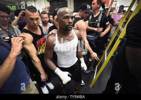 Boxeur invaincu Floyd Mayweather héberge un media de l'exercice au Club de boxe Mayweather à Las Vegas, Nevada le 10 août 2017. L'entraînement a été un prélude à la prochaine Floyd Mayweather vs. Conor McGregor 12 super-super-légers toute l'se rencontreront le 26 août, à la T-Mobile Arena de Las Vegas. Photo de David Becker/UPI Banque D'Images