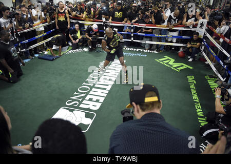 Boxeur invaincu Floyd Mayweather héberge un media de l'exercice au Club de boxe Mayweather à Las Vegas, Nevada le 10 août 2017. L'entraînement a été un prélude à la prochaine Floyd Mayweather vs. Conor McGregor 12 super-super-légers toute l'se rencontreront le 26 août, à la T-Mobile Arena de Las Vegas. Photo de David Becker/UPI Banque D'Images