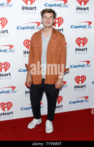 Flume arrive pour l'iHeartRadio Music Festival à la T-Mobile Arena de Las Vegas, Nevada le 22 septembre 2017. Photo de James Atoa/UPI Banque D'Images