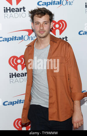 Flume arrive pour l'iHeartRadio Music Festival à la T-Mobile Arena de Las Vegas, Nevada le 22 septembre 2017. Photo de James Atoa/UPI Banque D'Images