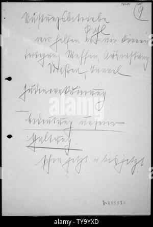 Notes d'Heinrich Himmler, chef de la Garde nazie (SS), pour un discours de SS Généraux ; Portée et contenu : Heinrich Himmler était chargé de superviser la mise en œuvre de la solution finale. Dans un discours à 100 SS généraux, il a parlé de l'extermination des Juifs. Cette note manuscrite utilise l'euphémisme Judenevakuierung sens évacuation des Juifs. Cependant, dans des enregistrements sonores du discours, Himmler évacuation défini comme l'extermination. Notes générales : Pièce 170 soumis au Tribunal par les États-Unis. La pièce historique : American Originals, Décembre 1996 - décembre 1997, National Archi Banque D'Images