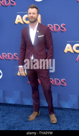 Singer Dierks Bentley assiste à la 53e édition de l'Académie de la musique Country Awards tenue au MGM Grand Garden Arena de Las Vegas, Nevada le 15 avril 2018. Le spectacle sera diffusé en direct sur CBS. Photo par Jim Ruymen/UPI Banque D'Images