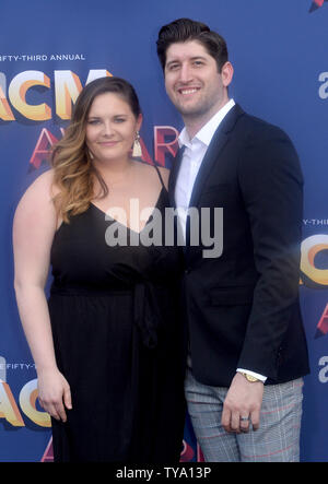 Producteur Ben Skipworth (R) et Jessie Skipworth assister à la 53e édition de l'Académie de la musique Country Awards tenue au MGM Grand Garden Arena de Las Vegas, Nevada le 15 avril 2018. Le spectacle sera diffusé en direct sur CBS. Photo par Jim Ruymen/UPI Banque D'Images