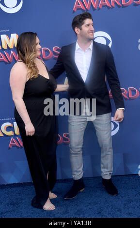 Producteur Ben Skipworth (R) et Jessie Skipworth assister à la 53e édition de l'Académie de la musique Country Awards tenue au MGM Grand Garden Arena de Las Vegas, Nevada le 15 avril 2018. Le spectacle sera diffusé en direct sur CBS. Photo par Jim Ruymen/UPI Banque D'Images