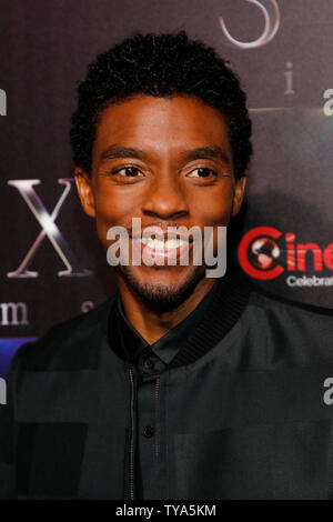 Acteur Chadwick Boseman arrive pour le CinemaCon 2019 STXfilms tapis rouge au Caesars Palace, Las Vegas, Nevada le 2 avril 2019. Photo de James Atoa/UPI Banque D'Images