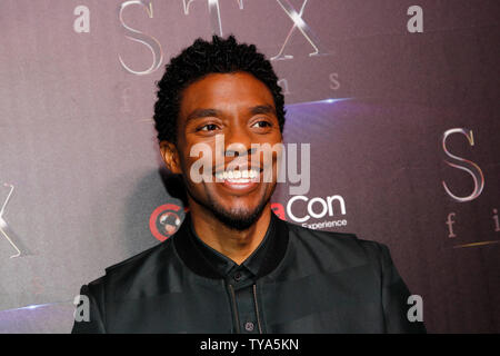Chadwick Boseman acteur de 'ponts' 21 arrive pour la CinemaCon 2019 STXfilms tapis rouge au Caesars Palace, Las Vegas, Nevada le 2 avril 2019. Photo de James Atoa/UPI Banque D'Images