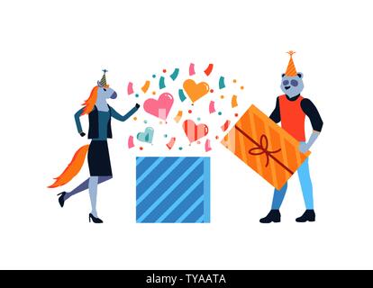 Les caractères des animaux à se tenir près de chapeaux d'anniversaire boîte cadeau grand ouvert avec des confettis et des coeurs. Surprise pour l'anniversaire, anniversaire, Saint-Valentin. Couple aimant célébrer maison de vacances. Vector on white Illustration de Vecteur